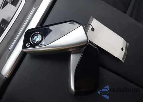 2025 BMW X7 xDrive40I z USA, uszkodzony, nr VIN 5UX23EM0XS9W52094